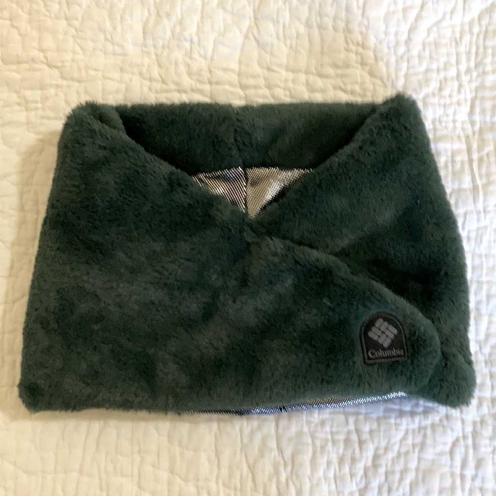 Columbia Dark Green Faux Fur Omniheat Neck Gaiter/Scarf